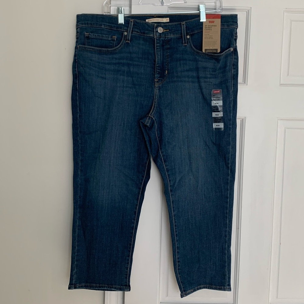 Women’s Levi’s 311 Shaping Skinny Capri (Dark Wash)